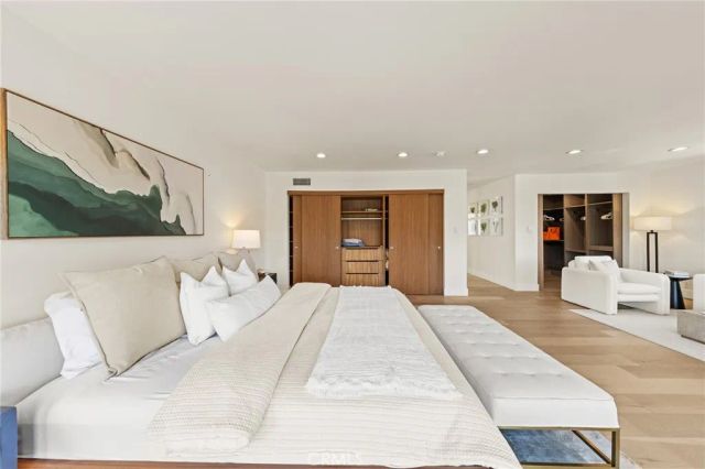 2927 Park Center, Los Angeles, CA 90068