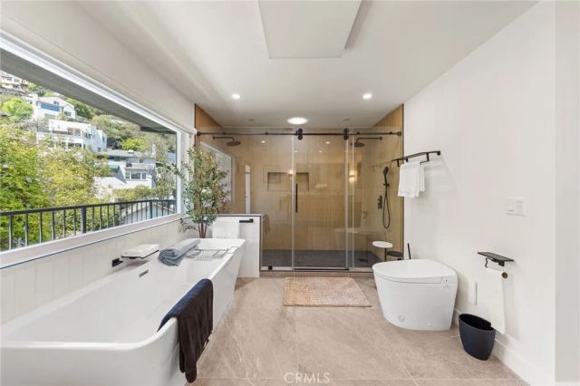 2927 Park Center, Los Angeles, CA 90068