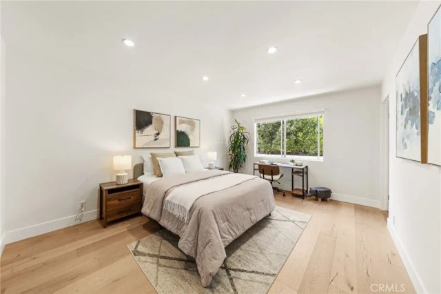 2927 Park Center, Los Angeles, CA 90068