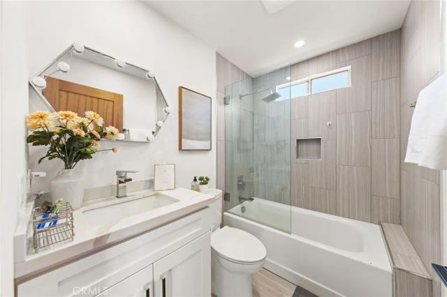 2927 Park Center, Los Angeles, CA 90068