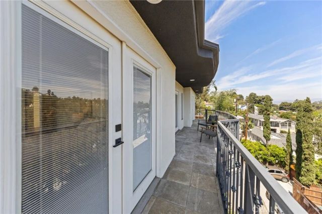2927 Park Center, Los Angeles, CA 90068