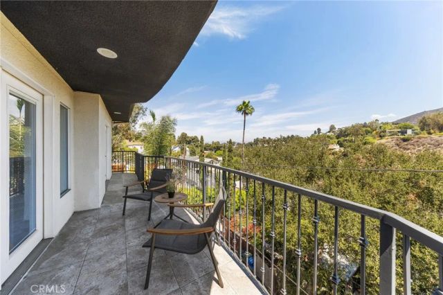 2927 Park Center, Los Angeles, CA 90068