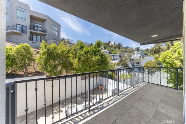 2927 Park Center, Los Angeles, CA 90068