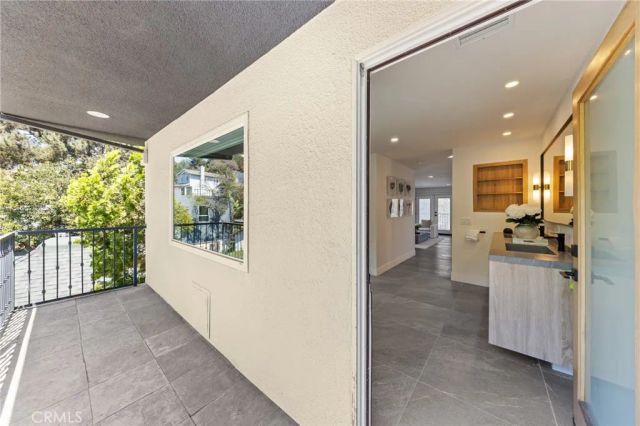 2927 Park Center, Los Angeles, CA 90068