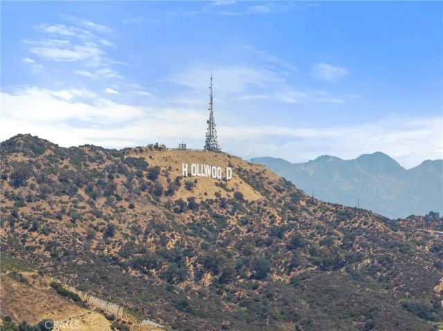 2927 Park Center, Los Angeles, CA 90068