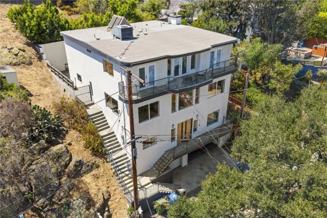 2927 Park Center, Los Angeles, CA 90068