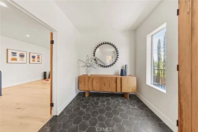 2927 Park Center, Los Angeles, CA 90068