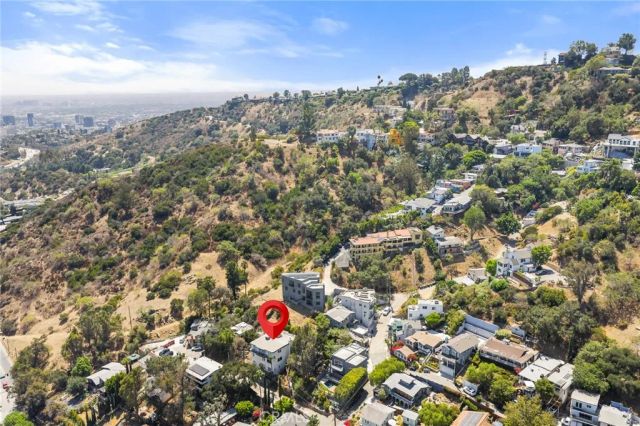 2927 Park Center, Los Angeles, CA 90068
