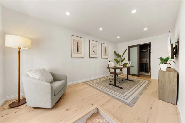 2927 Park Center, Los Angeles, CA 90068