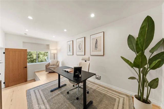 2927 Park Center, Los Angeles, CA 90068