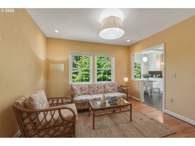 6835 Sw 35TH Ave, Portland, OR 97219