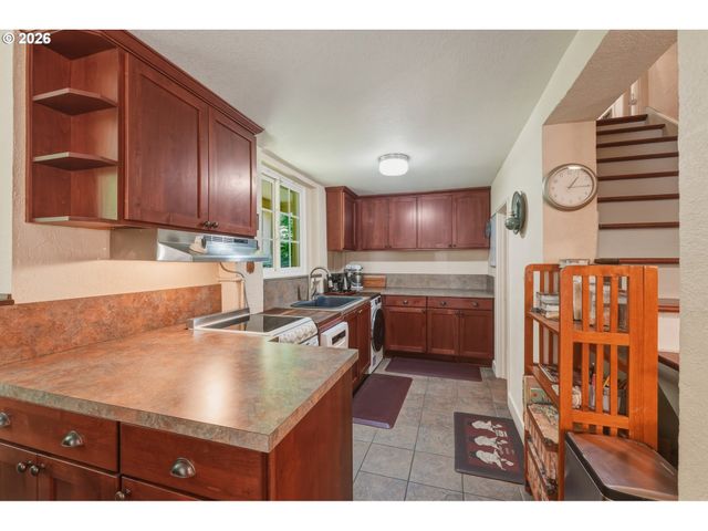 6835 Sw 35TH Ave, Portland, OR 97219