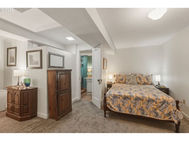 6835 Sw 35TH Ave, Portland, OR 97219