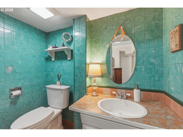 6835 Sw 35TH Ave, Portland, OR 97219