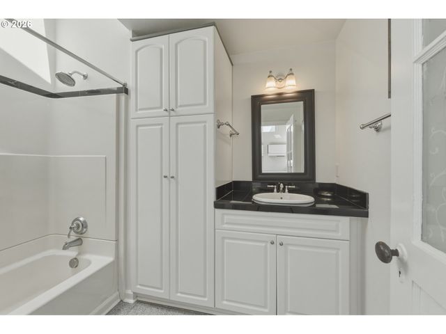6835 Sw 35TH Ave, Portland, OR 97219