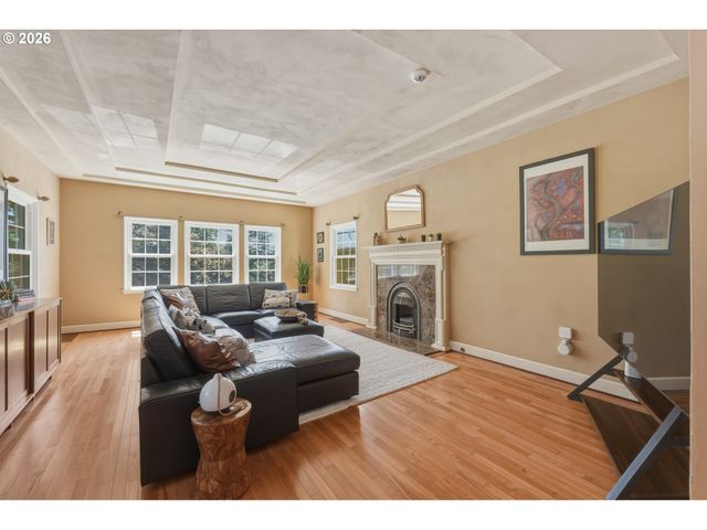 6835 Sw 35TH Ave, Portland, OR 97219