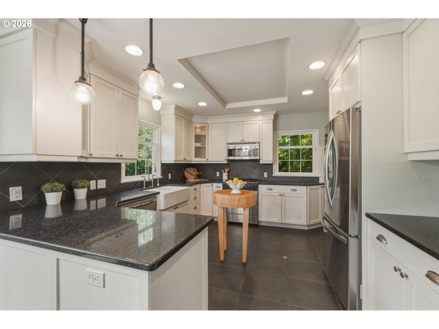 6835 Sw 35TH Ave, Portland, OR 97219