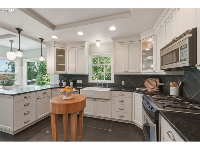 6835 Sw 35TH Ave, Portland, OR 97219