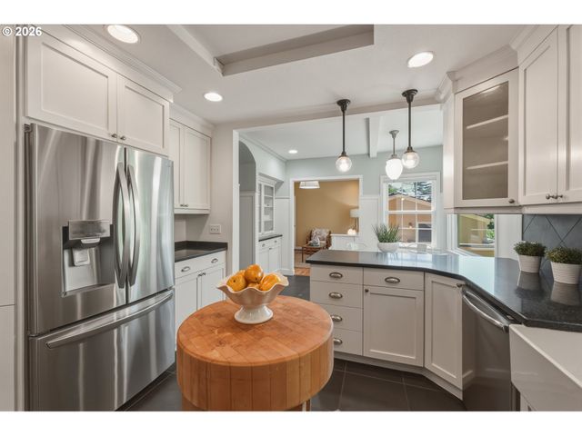 6835 Sw 35TH Ave, Portland, OR 97219