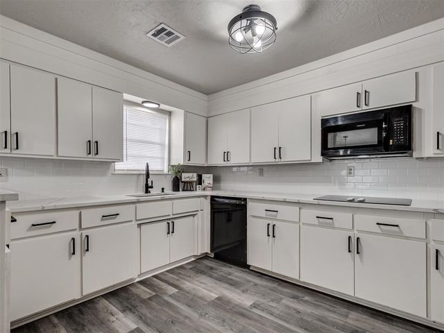 1724 Mimosa Lane, Newcastle, OK 73065