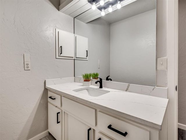 1724 Mimosa Lane, Newcastle, OK 73065