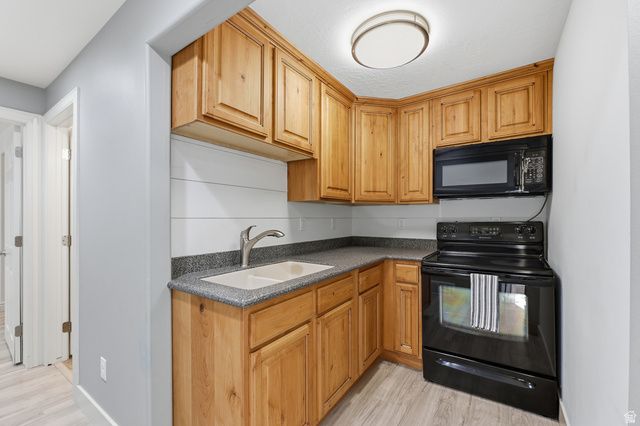 989 S CINNAMON RIDGE DR, Provo, UT 84606