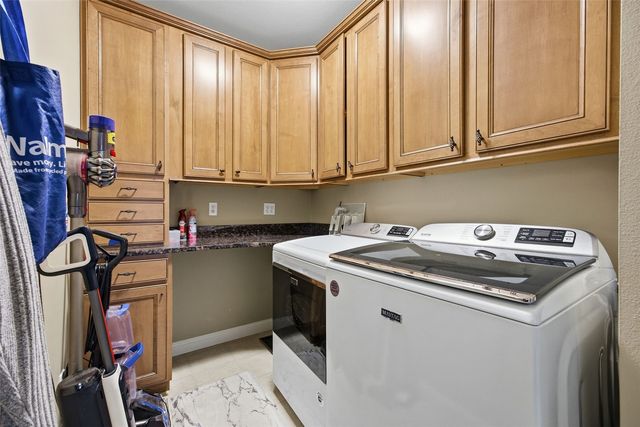 570 Landau Street, Robins, IA 52328