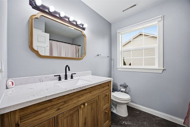 570 Landau Street, Robins, IA 52328