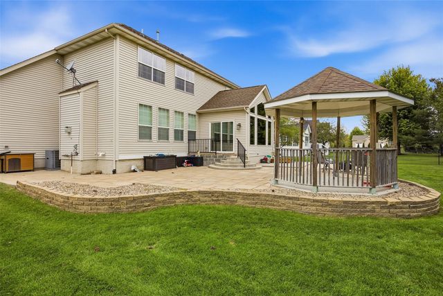 570 Landau Street, Robins, IA 52328