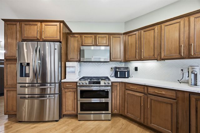 570 Landau Street, Robins, IA 52328
