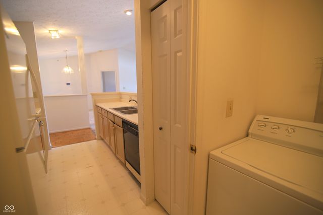 8750 Yardley Court APT 303, Indianapolis, IN 46268