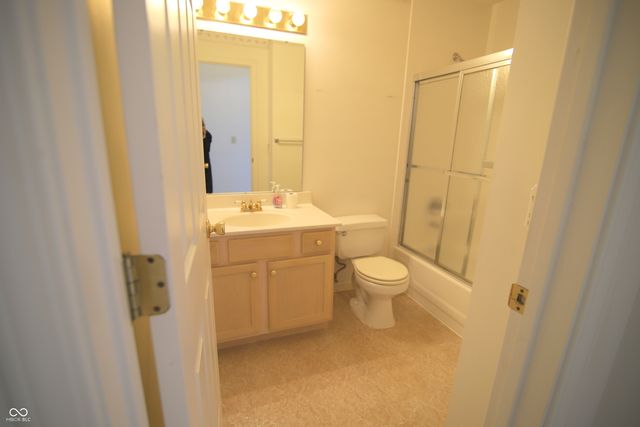 8750 Yardley Court APT 303, Indianapolis, IN 46268