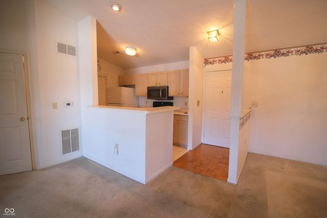 8750 Yardley Court APT 303, Indianapolis, IN 46268