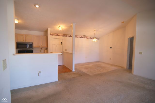 8750 Yardley Court APT 303, Indianapolis, IN 46268