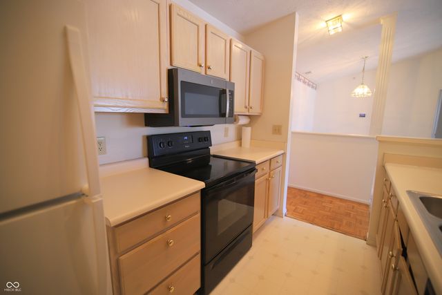 8750 Yardley Court APT 303, Indianapolis, IN 46268