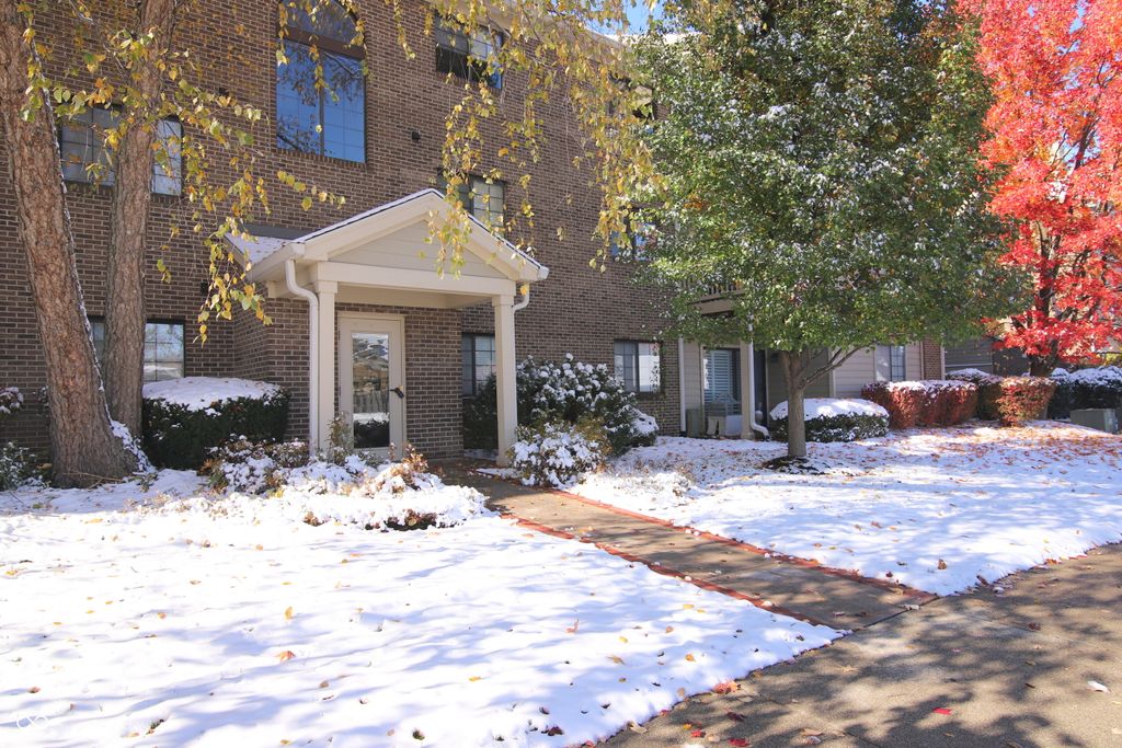 8750 Yardley Court APT 303, Indianapolis, IN 46268