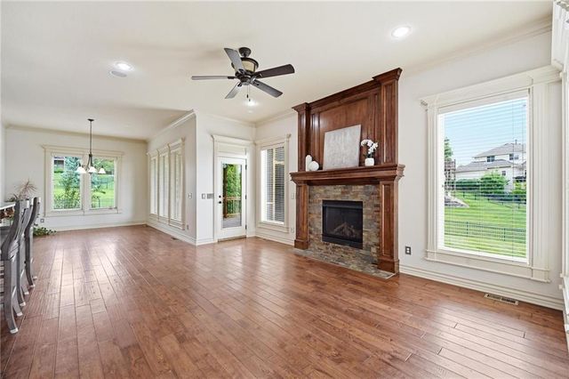 324 NW Thoreau Circle, Lee's Summit, MO 64081