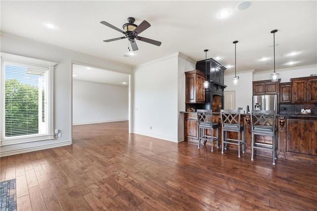 324 NW Thoreau Circle, Lee's Summit, MO 64081