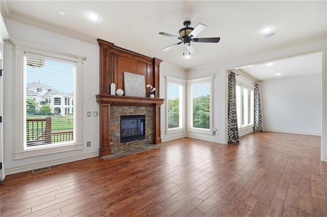 324 NW Thoreau Circle, Lee's Summit, MO 64081