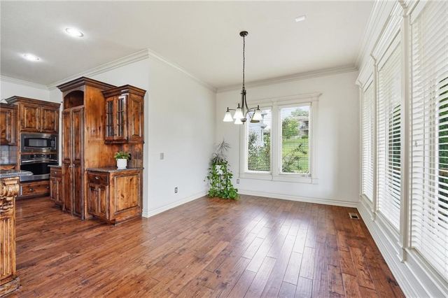 324 NW Thoreau Circle, Lee's Summit, MO 64081