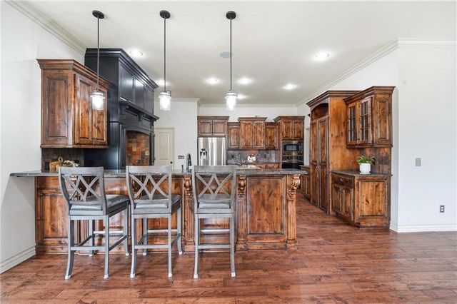 324 NW Thoreau Circle, Lee's Summit, MO 64081