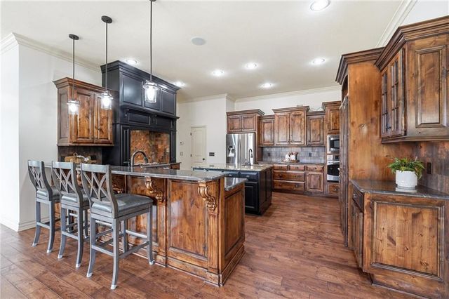 324 NW Thoreau Circle, Lee's Summit, MO 64081