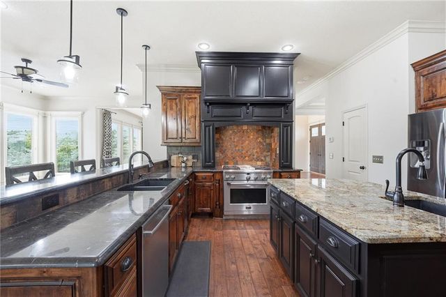 324 NW Thoreau Circle, Lee's Summit, MO 64081