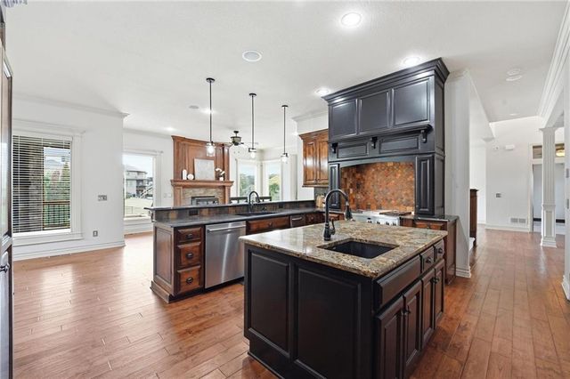 324 NW Thoreau Circle, Lee's Summit, MO 64081