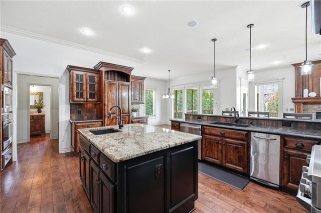 324 NW Thoreau Circle, Lee's Summit, MO 64081