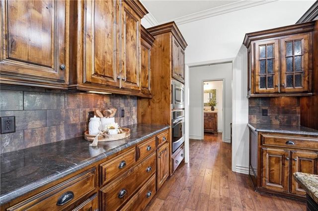 324 NW Thoreau Circle, Lee's Summit, MO 64081