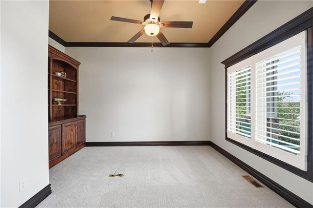 324 NW Thoreau Circle, Lee's Summit, MO 64081