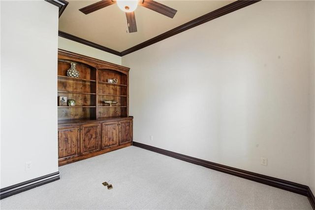 324 NW Thoreau Circle, Lee's Summit, MO 64081
