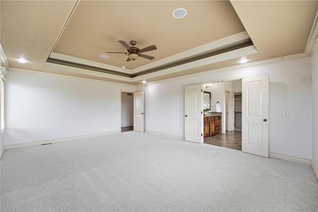 324 NW Thoreau Circle, Lee's Summit, MO 64081