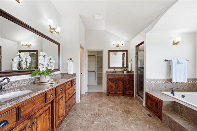 324 NW Thoreau Circle, Lee's Summit, MO 64081